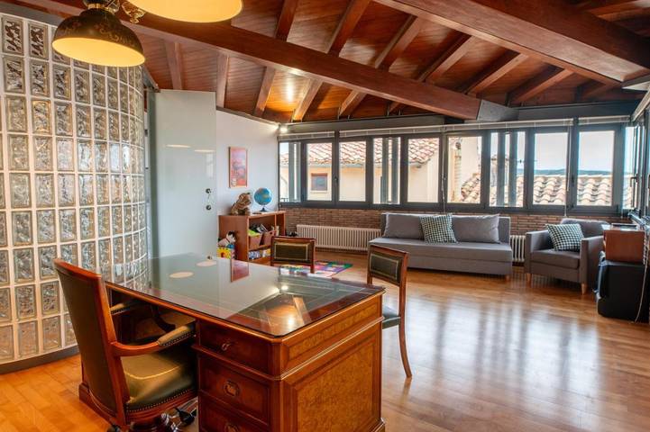 Apartamento para 12 personas, con Balcón y Jacuzzi además de Terraza y Vistas en Morella