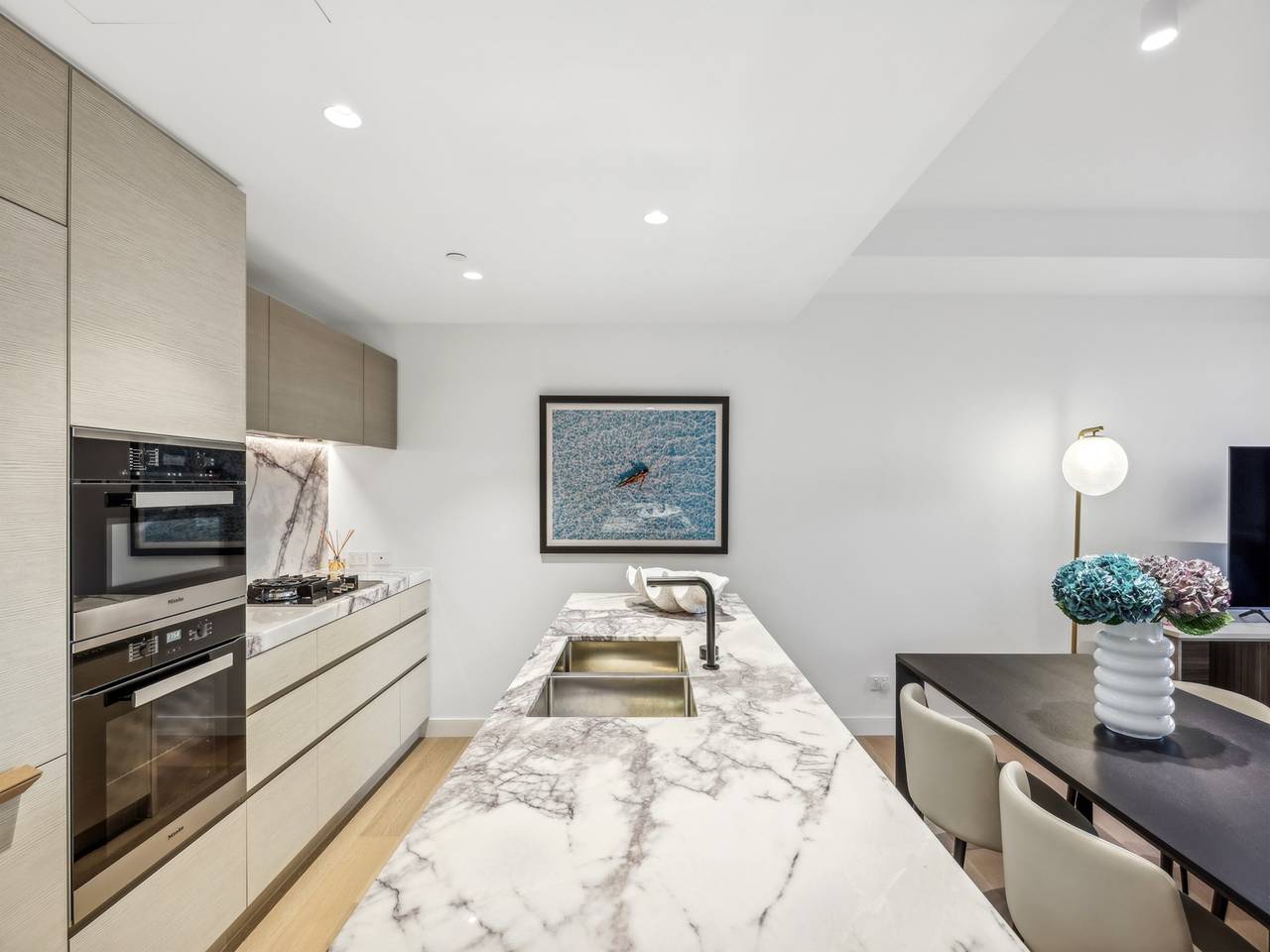 Entire apartment, Jewel Luxury Beachside 2-Bed with Water View in Surfers Paradise, Queensland