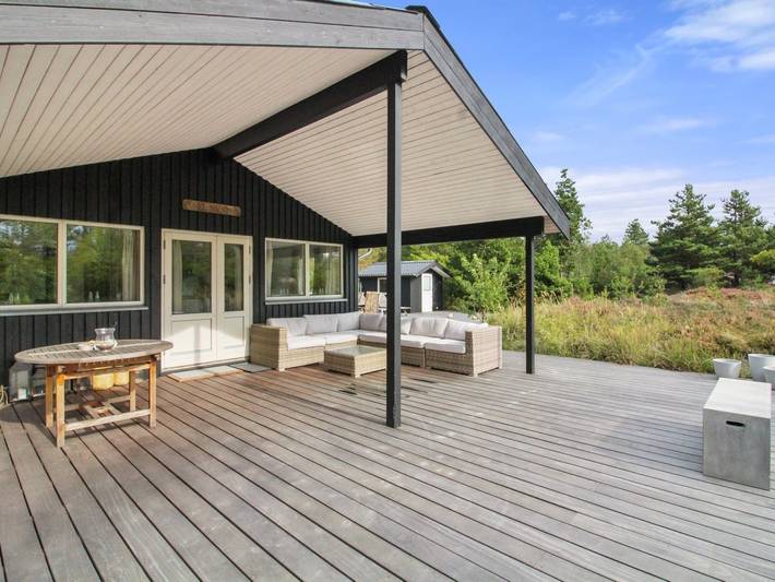 Ferieudlejning for 8 personer, med Terrasse i Henne Strand