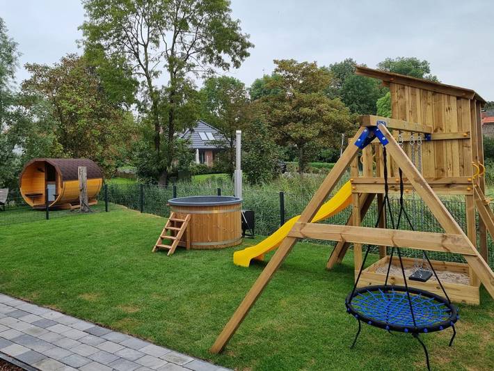 Ferienwohnung für 20 Personen, mit Garten und Ausblick sowie Sauna und Pool, kinderfreundlich in Eckwarden