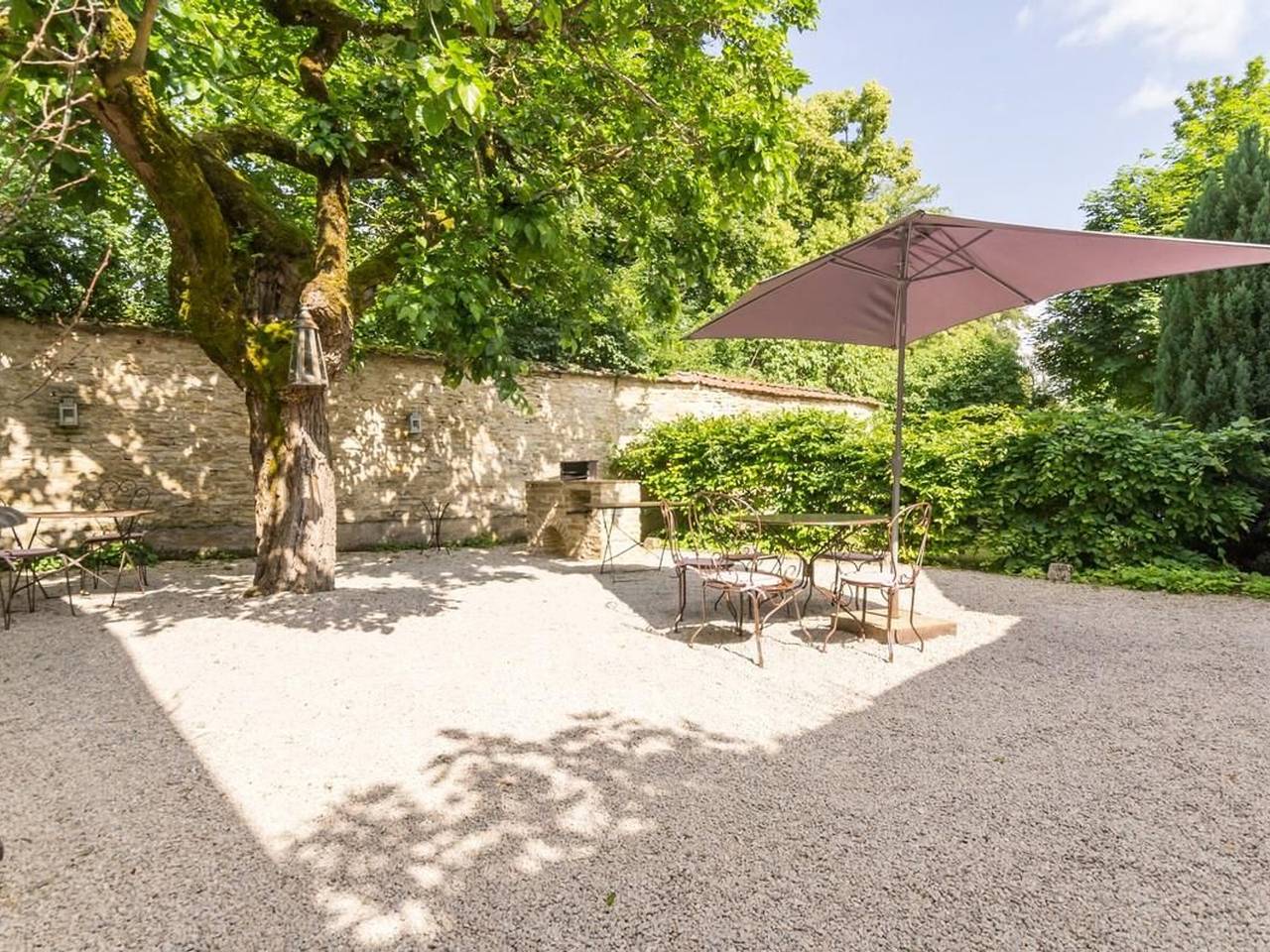 Charmante maison avec cour et confort moderne près de Dijon in Messigny-et-Vantoux, Région de Dijon