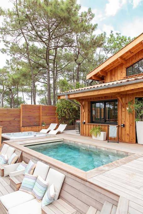 Location de vacances pour 8 personnes, avec piscine ainsi que terrasse et vue dans Plage Du Truc Vert Cap Ferret - 4