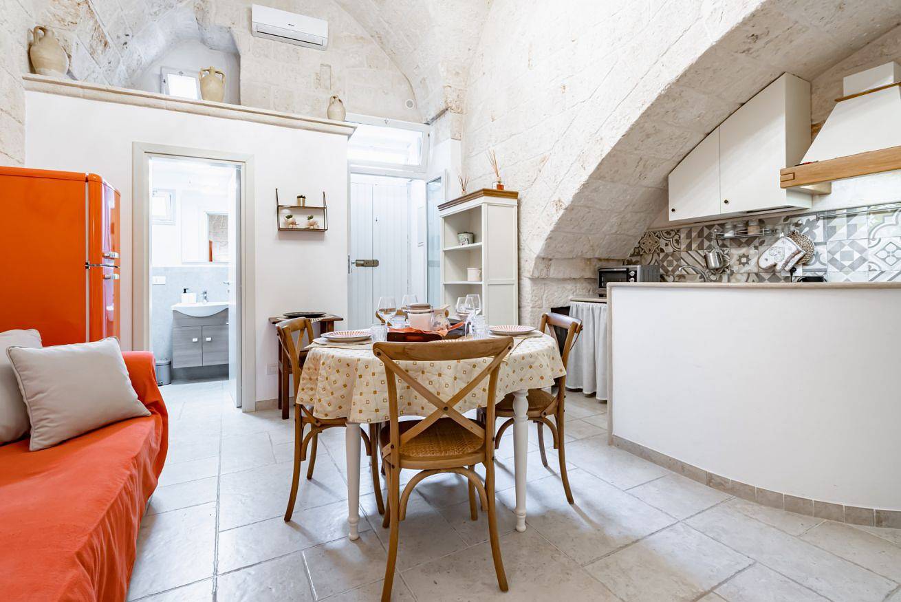 Appartamento intero, Portici Guest House by Rentbeat in Fasano, Salento