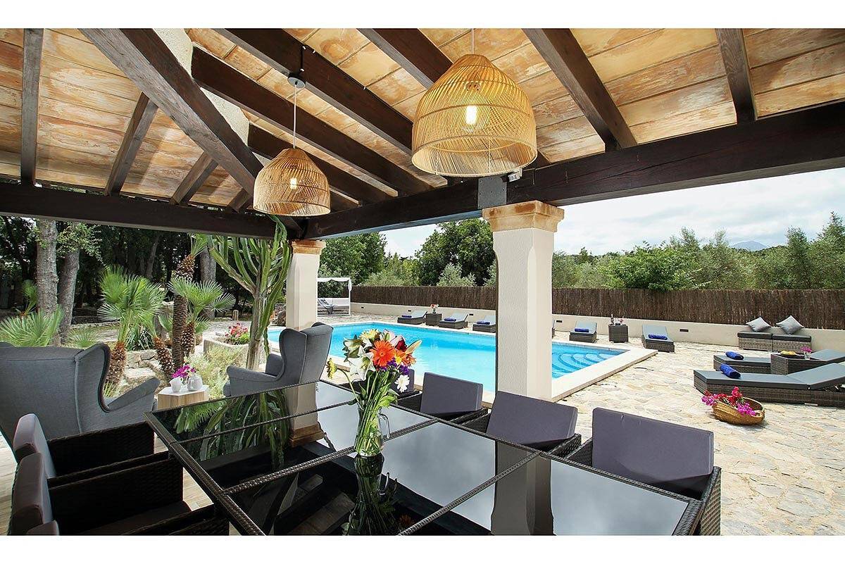 Finca "Las Encinas" with Mountain View, Pool, Wi-Fi, Air Conditioning & Garden in el Vilà, Pollença