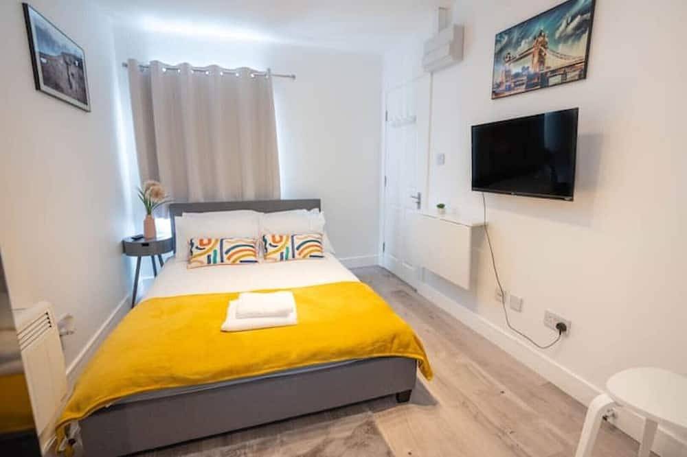 Entire apartment, No 01 small studio flat near Aylesbury stationtown in Aylesbury, Buckinghamshire