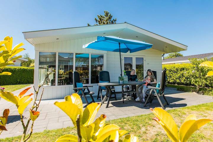 Chalet voor 6 personen, with Balkon/Terras and Terras as well as Tuin in Noordwijk