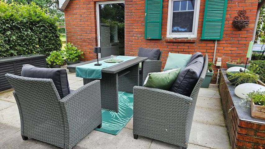 Ferienhaus für 2 Personen, mit Terrasse und Garten, kinderfreundlich in Uplengen