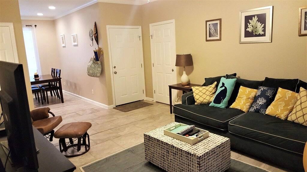 Ganze Wohnung, 1 Schlafzimmer 1 Badezimmer Condo On The Seawall. Ansichten des Strandes zwei Pools. Whirlpool in Galveston Island, Galveston