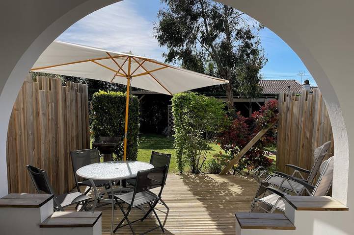 Gîte pour 4 personnes, avec terrasse et jardin