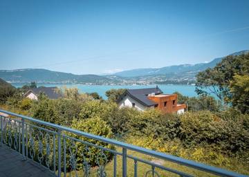 Cottage pour 16 personnes, avec vue ainsi que vue sur le lac et jardin, animaux acceptés à Bourdeau (Savoie)