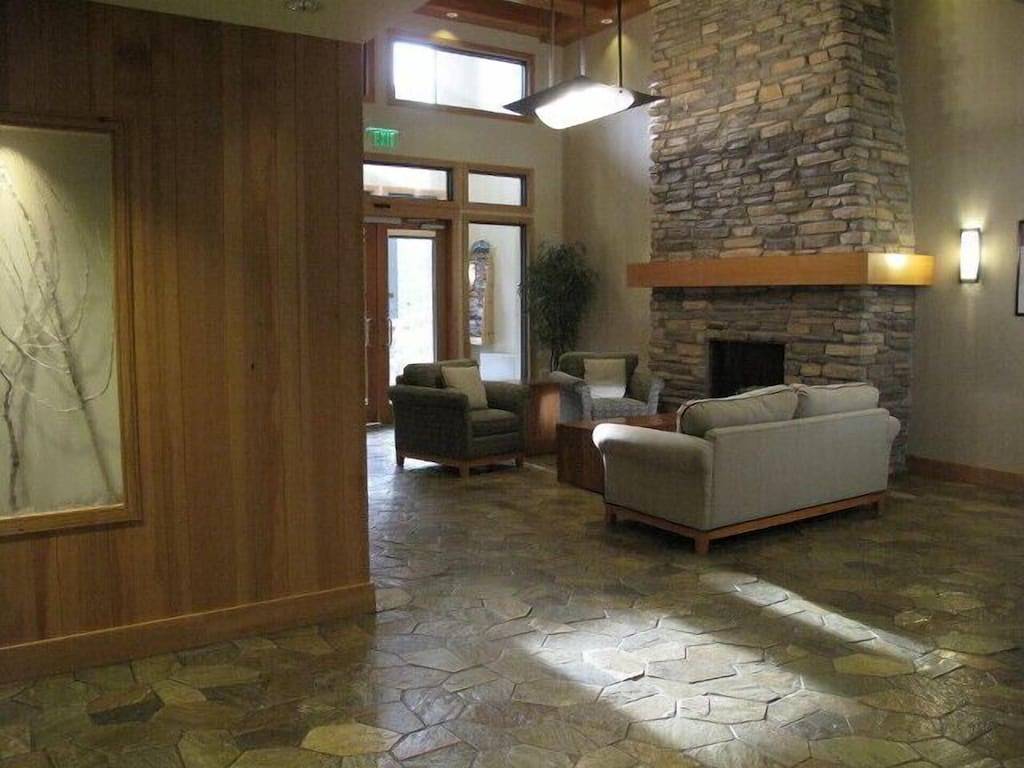 Ganze Wohnung, Top Floor mit schöner Aussicht! Bequem zum Lift! Buchen Sie mehr Tage und sparen Sie! in Winter Park, Arapaho and Roosevelt National Forests