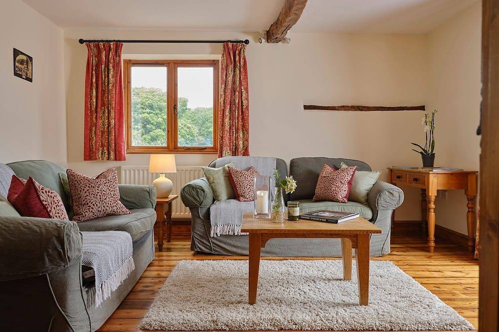 Enjoy tranquil Devon but near coast and pubs. in Hartland, Hartland Devon Heritage Coast