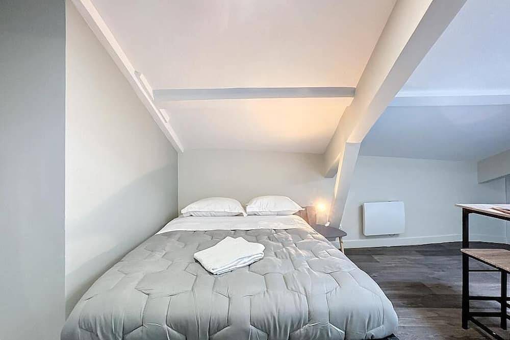 Entire apartment, Brand-new 2-person apartment N°4 in Riom, Riom region