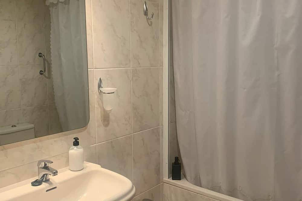 Entire apartment, Modern Apartment with Terrace and Pool in Jaca in Jaca, Spanish Pyrenees