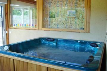 Gîte pour 4 personnes, avec jacuzzi ainsi que terrasse et sauna à Lamonzie-Montastruc