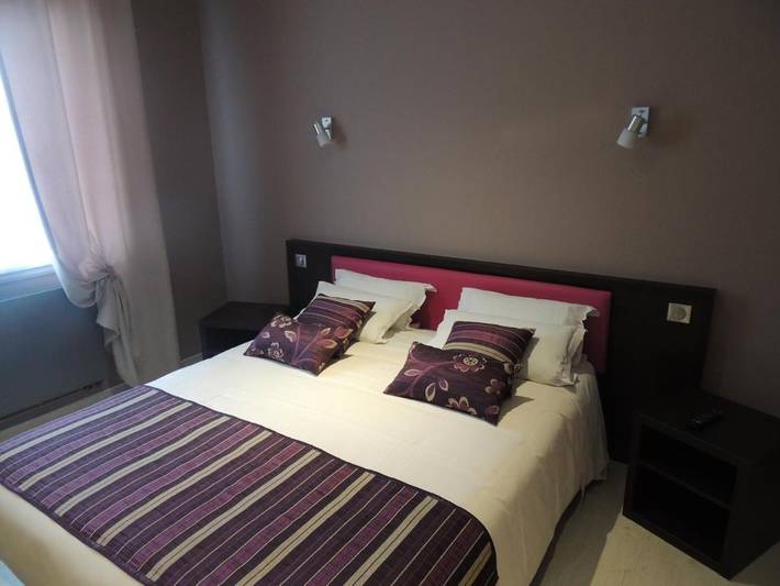 Hôtel pour 2 personnes, avec sauna ainsi que jardin et jacuzzi, animaux acceptés à Bort-les-Orgues - 2