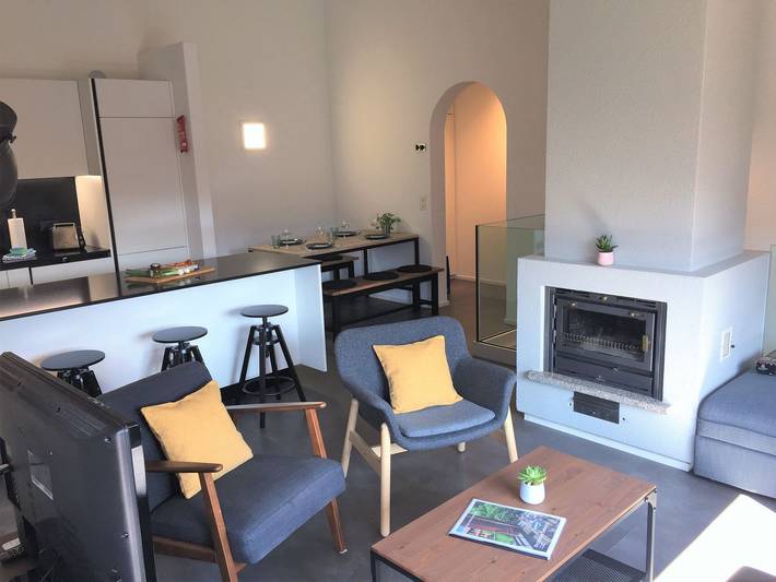 Apartamento entero, Duplex apartment in a well-kept residence with outdoor pool and sunbathing area in Ascona, Alpes Ticineses y del Verbano