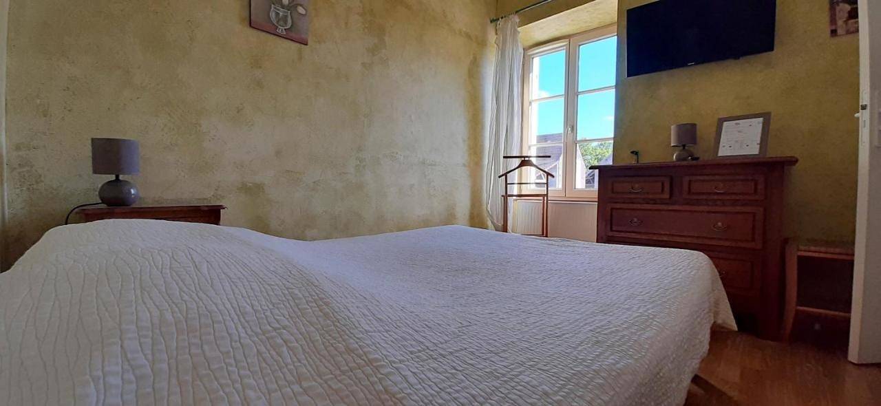 Small Double Room in Marmagne, Région de Montbard