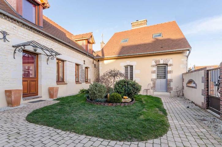 Location de vacances pour 4 personnes, avec piscine ainsi que terrasse et jardin à Estissac - 2