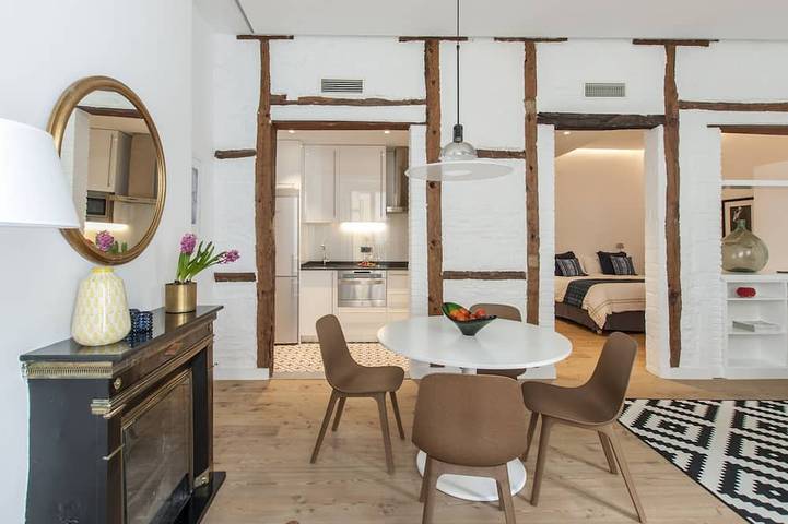 Vacation rental for 3 people, with balcony in Madrid