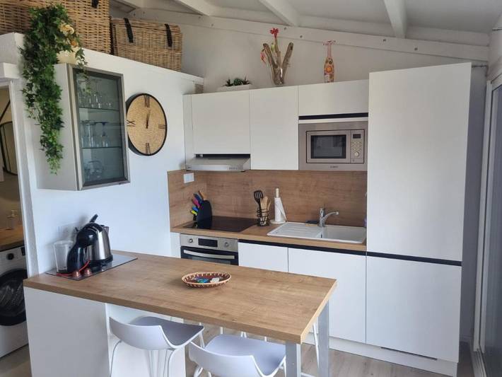 Gîte pour 4 personnes, avec piscine ainsi que terrasse et vue dans Plage du pont tournant - 3