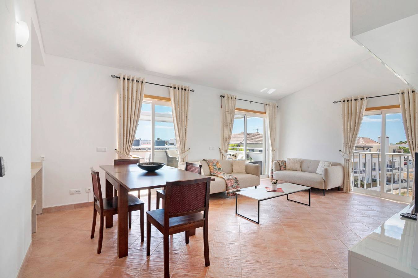 Entire apartment, Charming 3-Bedroom Apartment 'Santa Luzia' with Shared Pool, Wi-Fi and Air Conditioning in Santa Luzia, Parque Natural da Ria Formosa