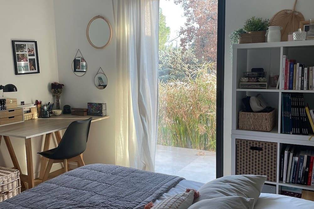 Beautiful contemporary house near Avignon and the Luberon in Caumont-sur-Durance, Vaucluse