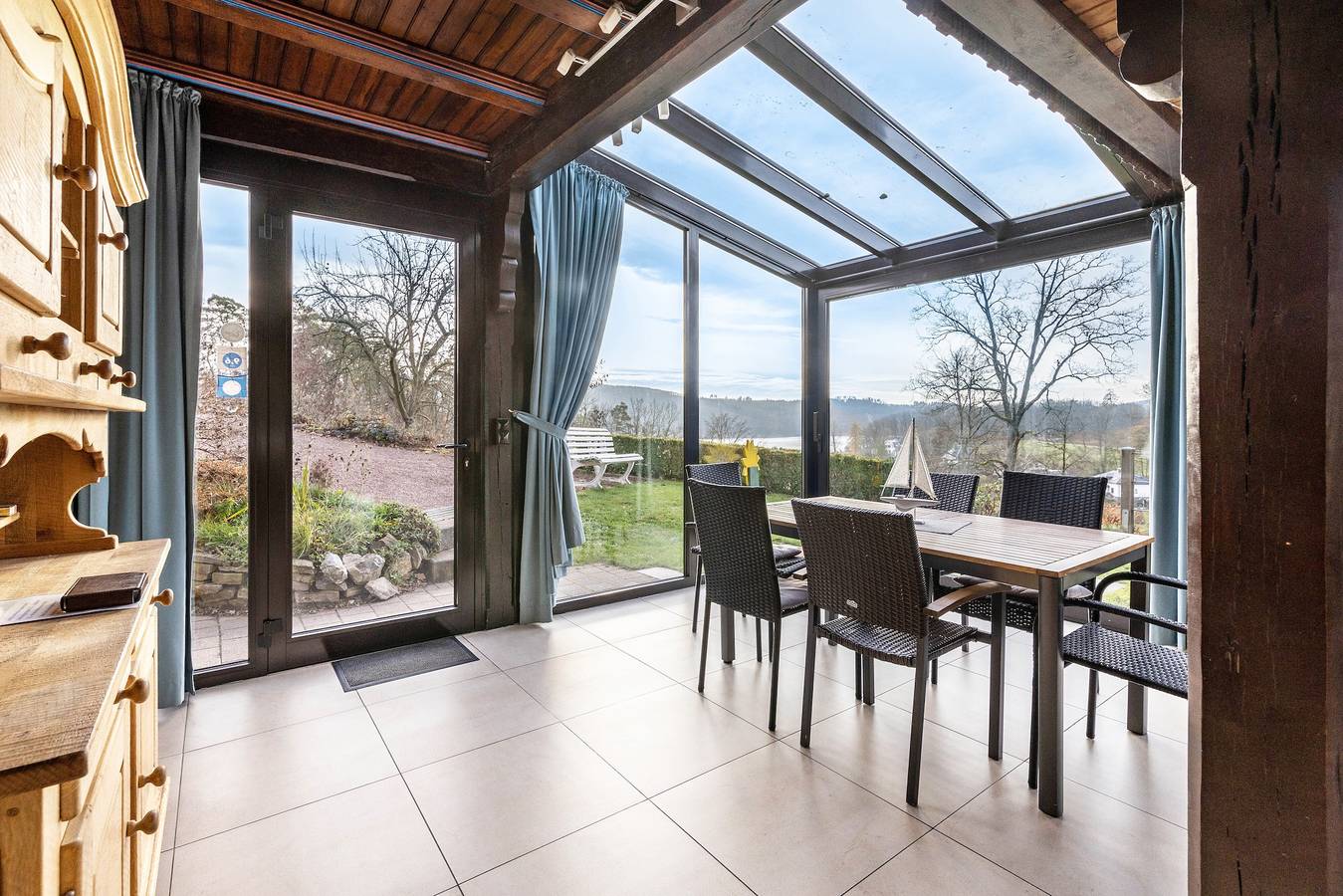 Panorama Vakantiehuis Sorpesee, 120 m², met Uitzicht op het Meer, Privéterras & Wifi, foto 8