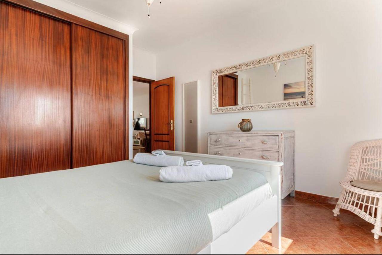 Apartamento inteiro, Apartment Praia Arrifana with Balcony and Sea View in Arrifana, Aljezur