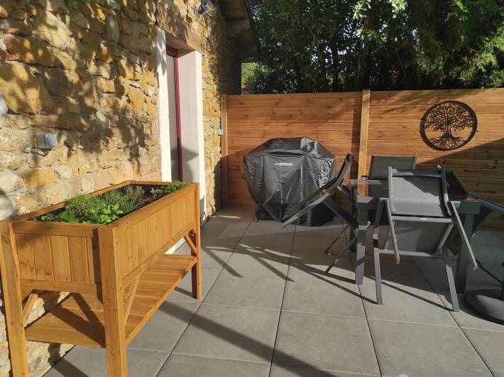 Location de vacances pour 4 personnes, avec jardin ainsi que vue et piscine à Saint-Juire-Champgillon - 2