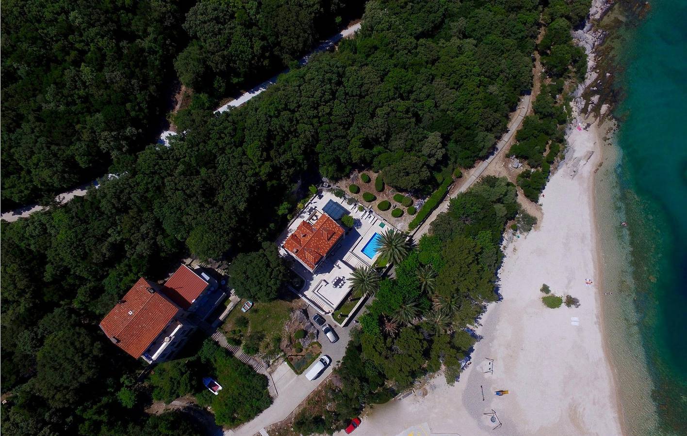 Apartment am Meer mit beheiztem Pool, in der Nähe des Copacabana-Strandes in Mandrač, Grad Dubrovnik