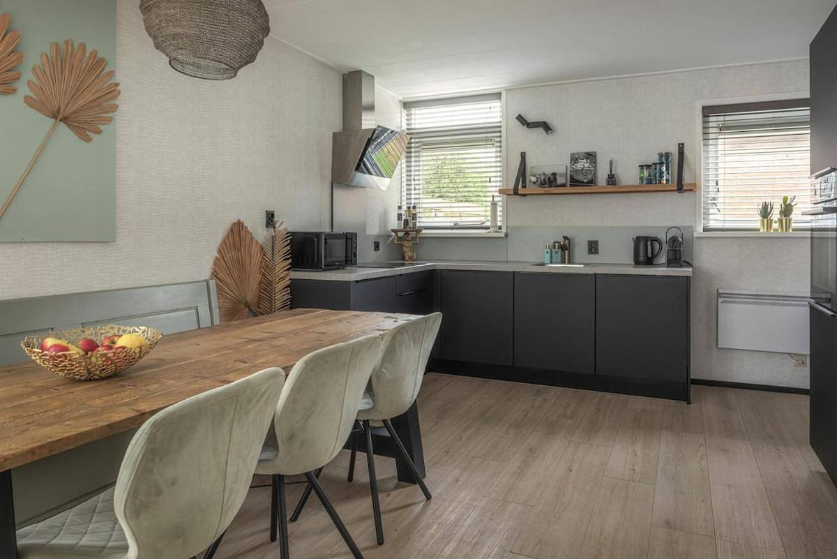 Het Steven van Grou - luxury wellness house with hot tub in Nationalpark De Alde Feanen