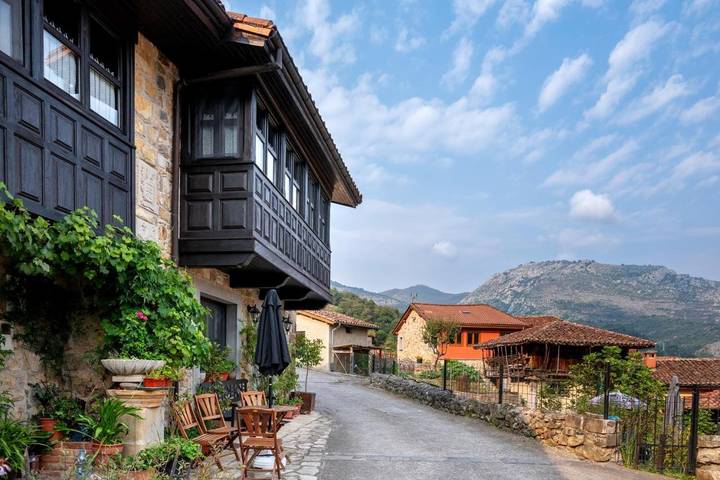 Casa rural para 6 personas, con terraza y vistas en Parque Natural de Redes