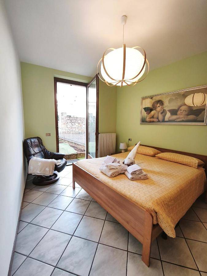 Ferienwohnung für 3 Personen, mit Ausblick und Garten, kinderfreundlich in Tirano