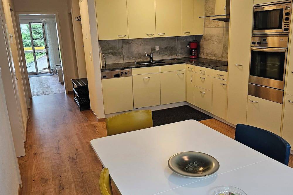 Ganze Wohnung, Gemütliche 3,5-Zimmer-Wohnung im Herzen von Davos in Davos Platz 1, Davos