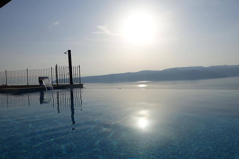 Charmantes Haus mit privatem Pool und der schönen Aussicht in Kršan, Ostküste Istrien