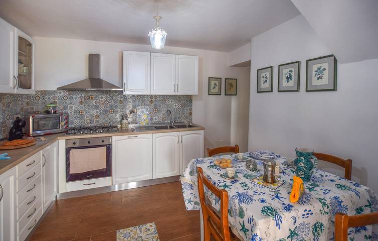 Apartment am Meer mit TV, Parkplatz, Terrasse und Küche - 1,5 km zur Küste in Longobardi, Tyrrhenische Küste Kalabrien