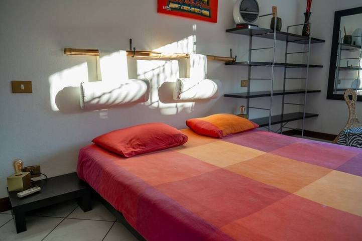 Appartement entier, Guesthost - Comfortable 55 sqm ground-floor apartment, ideal for 2 people.The property is located in the Borgo Trebbia–Infrangibile neighborhood, a residential area in the north-west part of the city.Piacenza city center is easily reachable on foot or in Plaisance (Italie), Province de Plaisance