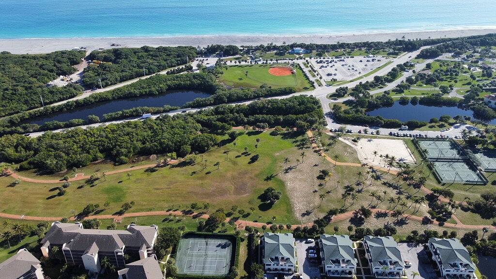 Ganze Wohnung, Beautiful Jupiter 3/2.5 + Loft Condo only steps from the beach on Carlin Park! in Jupiter, Palm Beach County