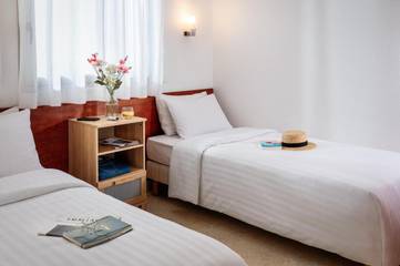Cottage pour 2 personnes, avec jacuzzi et sauna ainsi que piscine et jardin à Roscoff