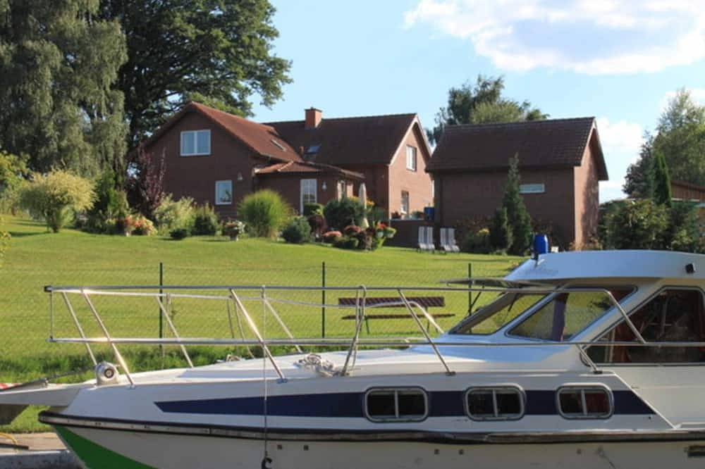 Entire apartment, Large vacation apartment in Strasen - Holiday apartments directly on the Havel waterfront in Strasen, Wesenberg