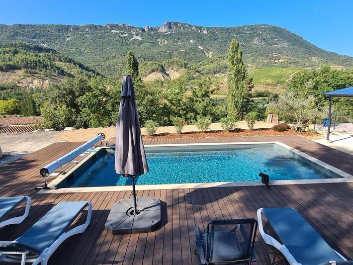 Location de vacances pour 4 personnes, avec vue ainsi que jardin et piscine à Eygaliers - 3