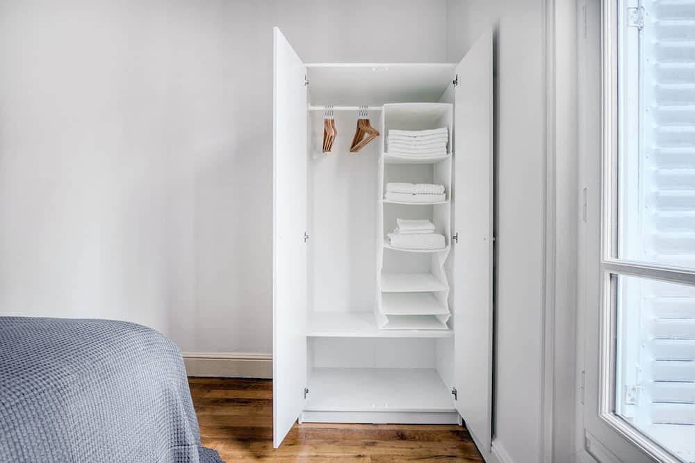 Entire apartment, Blueground | Levallois Perret, nr dining in Levallois-Perret, Hauts-de-Seine