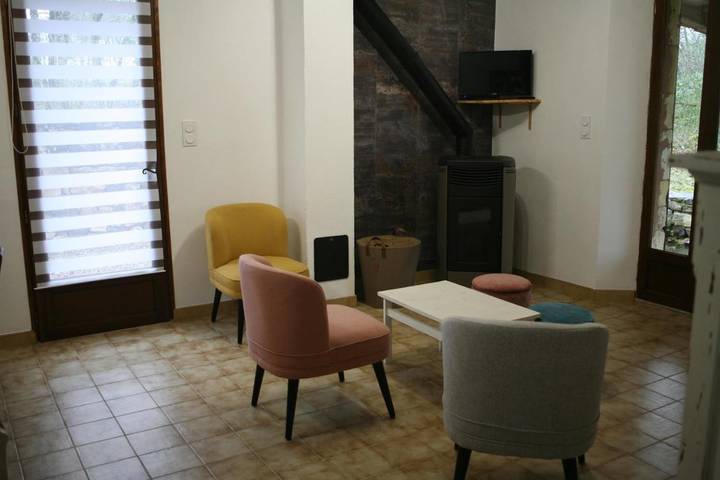 Location de vacances pour 6 personnes, avec piscine ainsi que jardin et terrasse à Audrix - 4