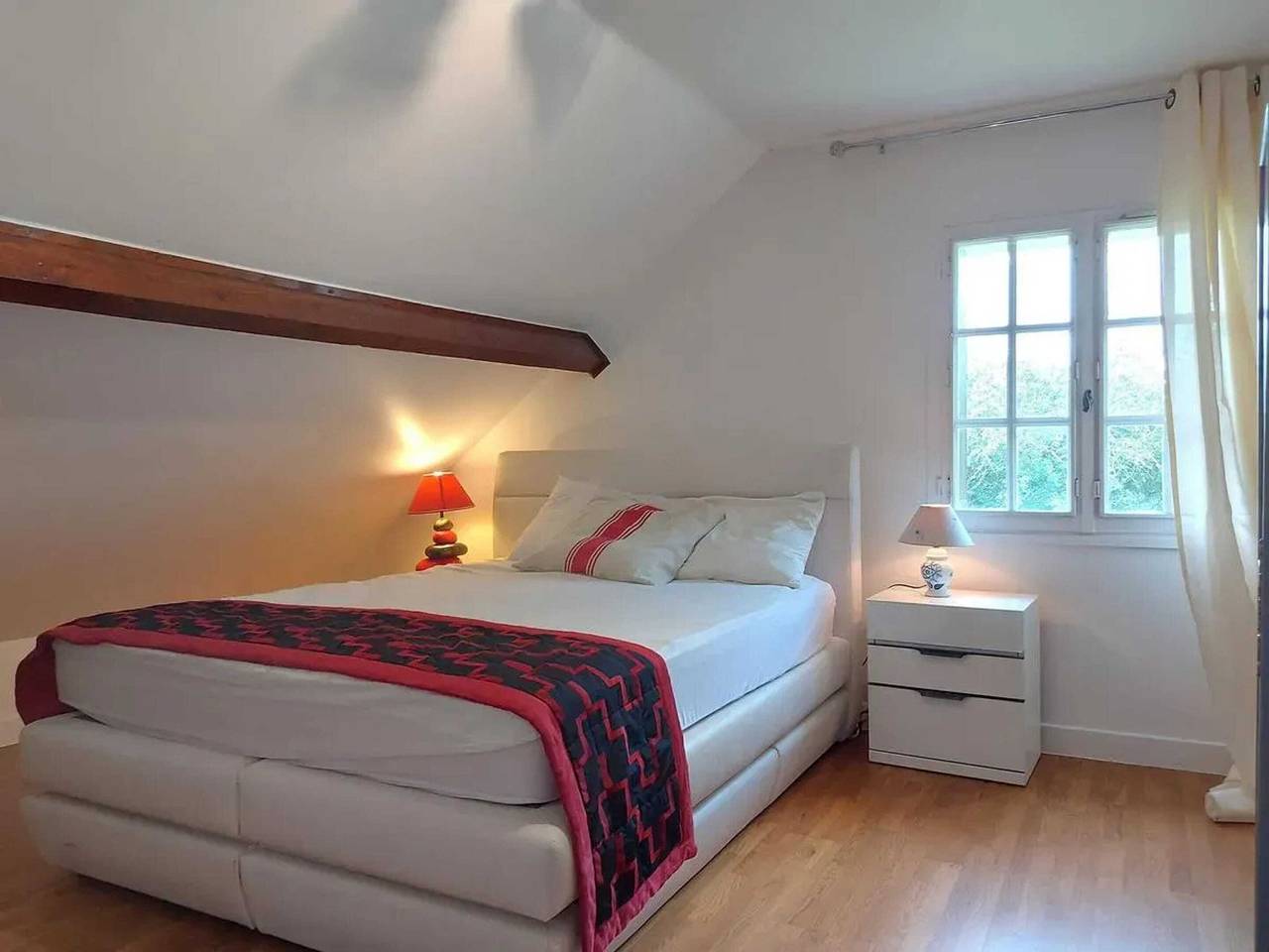 Casa espaciosa con piscina en La Bazoche-Gouet in La Bazoche-Gouet, Región de Nogent-le-Rotrou