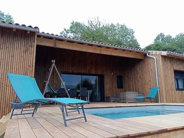 Gîte pour 8 personnes, avec jacuzzi ainsi que jardin et piscine à Estadens