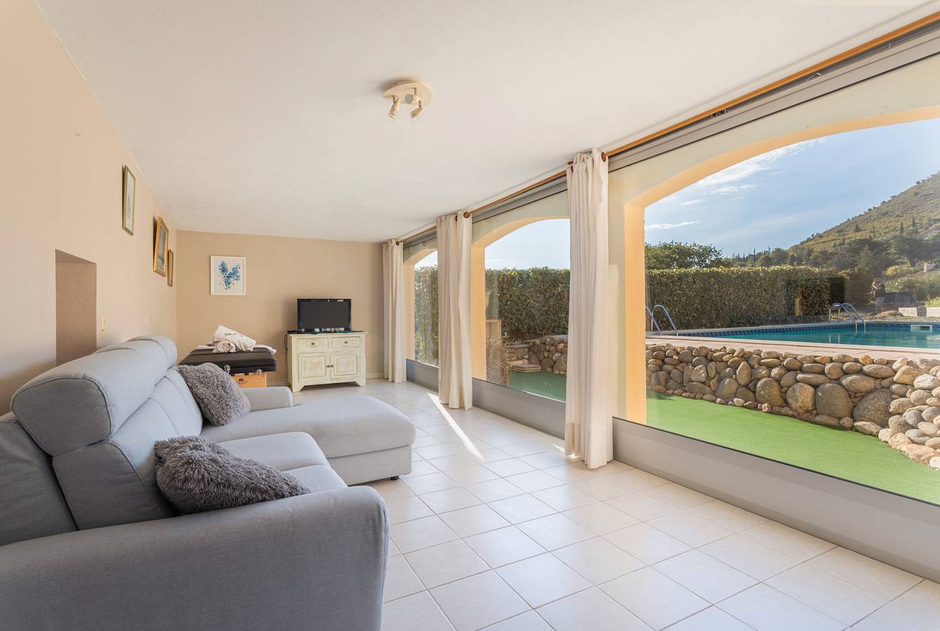 Cottage 'Dels Ocells' with Sea View, Shared Pool and Wi-Fi in Camélas, Perpignan region