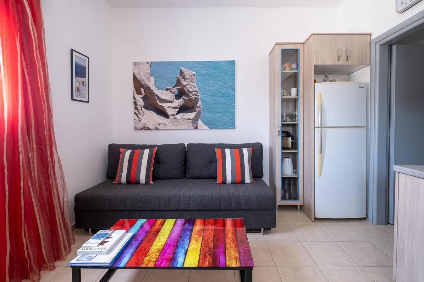 Entire apartment, Apartment 'Adelphi 4 40' with Mountain View, Wi-Fi and Air Conditioning in Perissa, Santorini