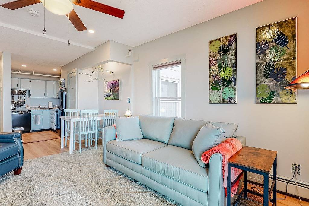 Ganze Wohnung, Ocean-view condo overlooking Ogunquit Beach with balcony, pool & tennis in Ogunquit, York County