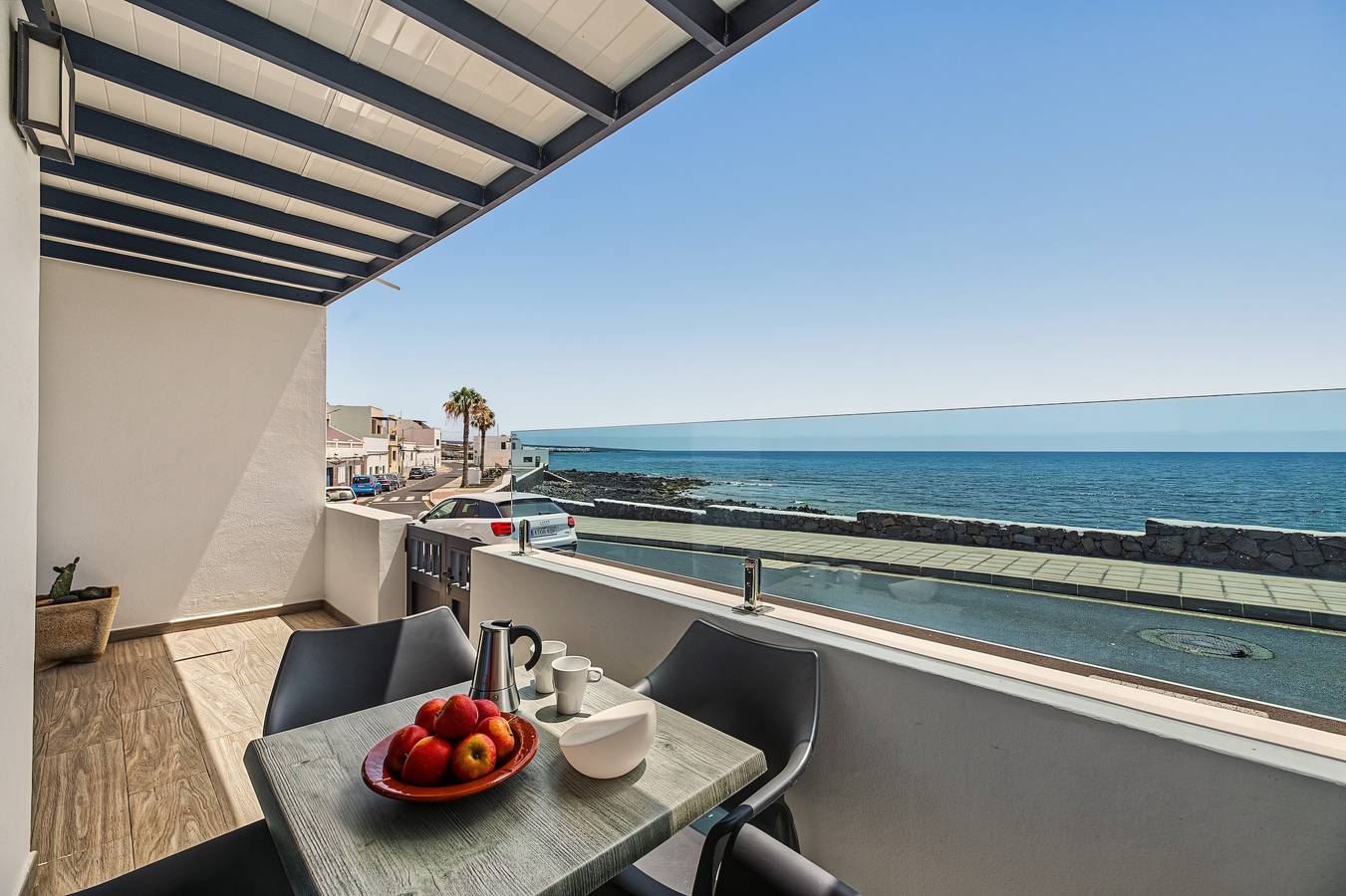 Ganze Wohnung, Ferienwohnung "Callao Beach 1" mit Meerblick, Terrasse & Wlan in Punta de las Mujeres, Haría